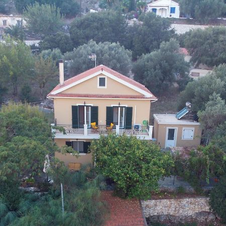 Almond Trees Cottage Divarata Luaran gambar