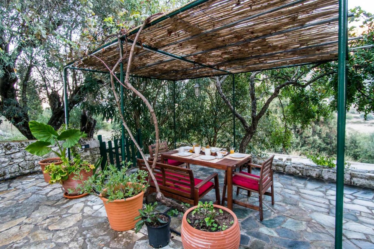 Almond Trees Cottage Divarata Luaran gambar
